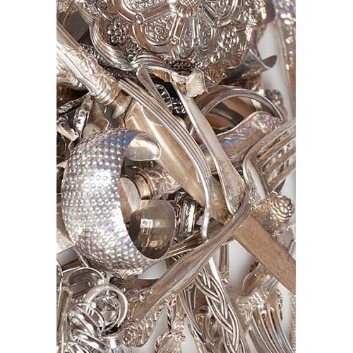 A variety of silver items like, jewelries and kitchen utensils scrap to be sold at affordable prices.